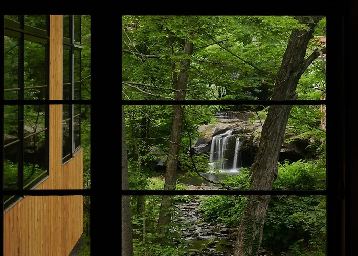 Woodstock Hotels