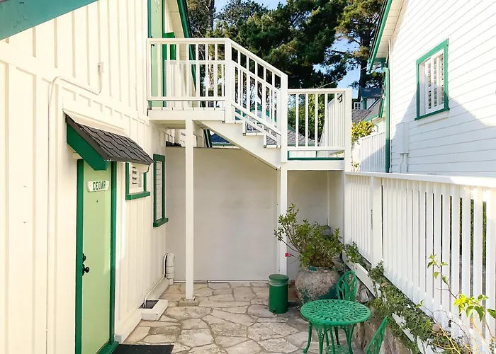 Carmel Green Lantern Inn