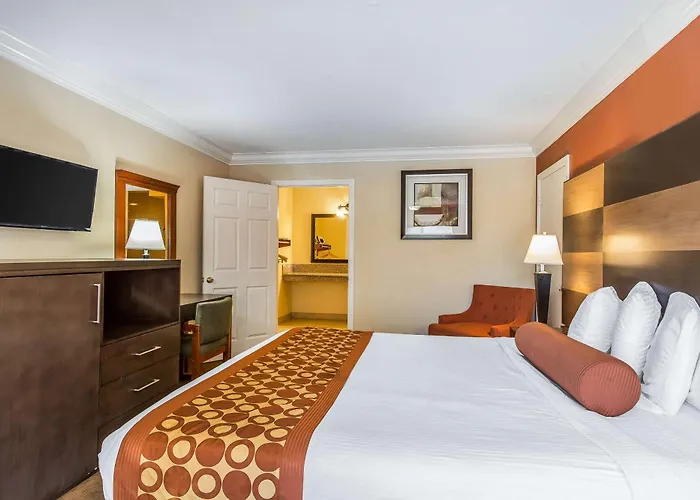 Canyon Lake Hotels