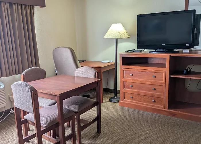 Madelia Hotels