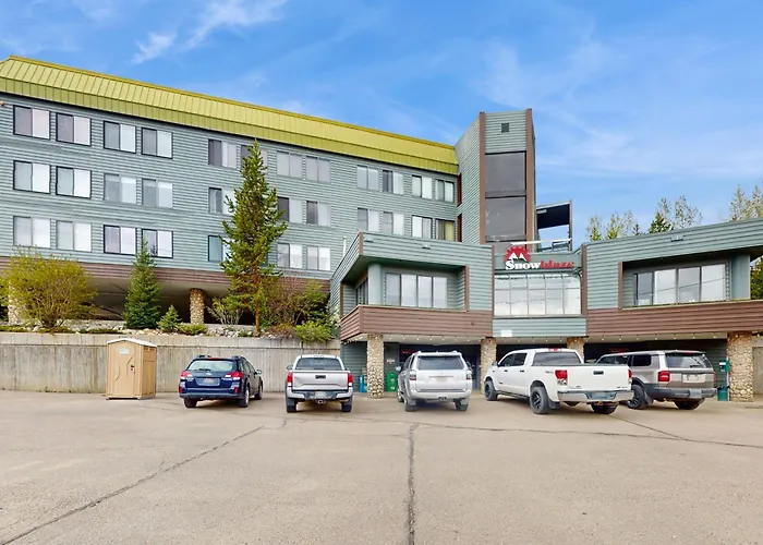 Snowblaze Condominiums E103