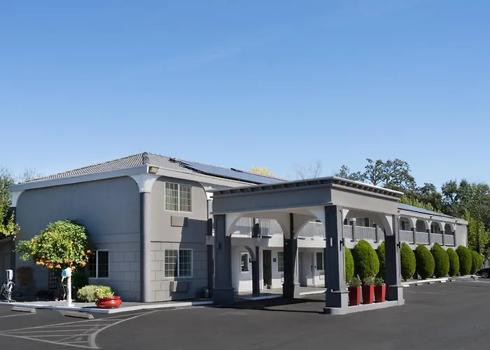 The Orchard Hotel Ukiah Wine Country Free Breakfast, Pool, & Hot Tub
