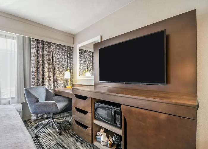 Hampton Inn & Suites Tulare