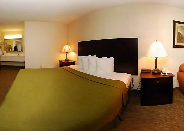 Quality Inn Russellville I-40