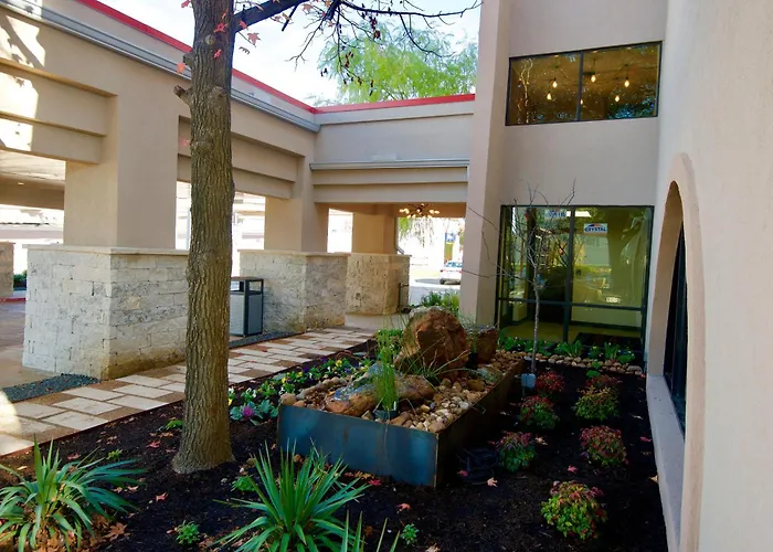 Ramada By Wyndham Austin South