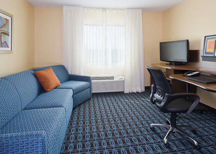 Wingate By Wyndham Oshkosh Hotel