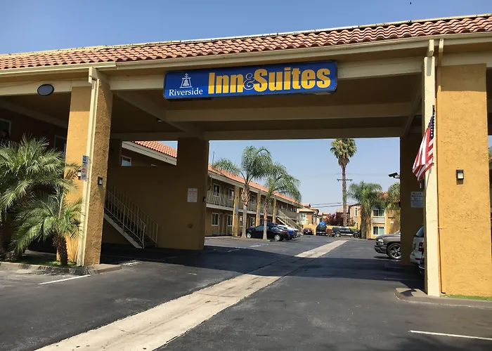 Riverside Inn & Suites