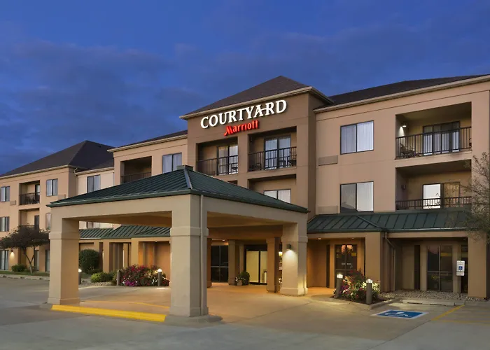 Courtyard By Marriott Bloomington Normal
