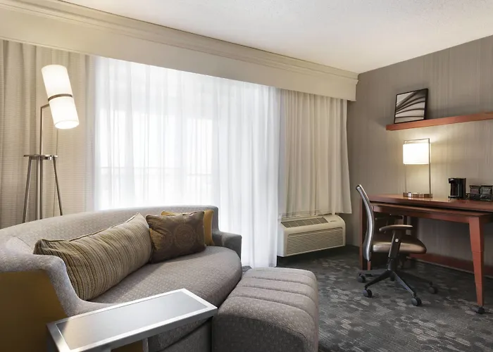 Courtyard By Marriott Bloomington Normal Hotel