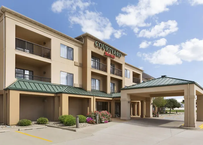 Courtyard By Marriott Bloomington Normal