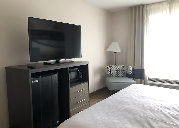Clarion Pointe Beckley Hotel