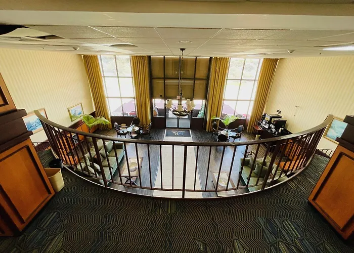 Mystic River Hotel & Suites