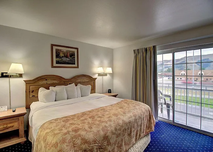 Days Inn & Suites By Wyndham Lolo