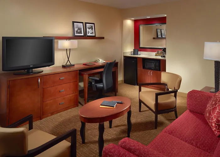 Courtyard By Marriott Columbus Hotel