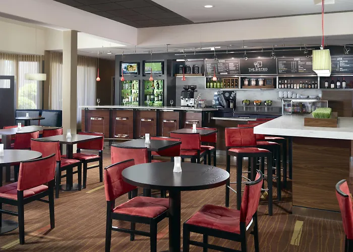 Courtyard By Marriott Columbus Hotel