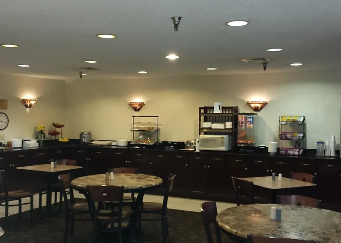 Ramada By Wyndham Bettendorf