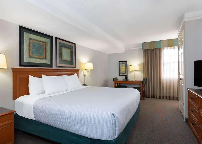 La Quinta Inn By Wyndham Pensacola Ferry Pass