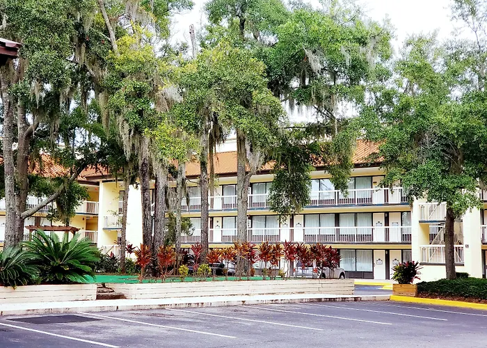 Simple Rewards Inn