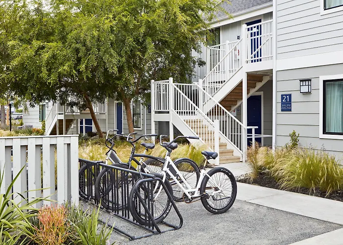 Manhattan Beach City Center Hotels