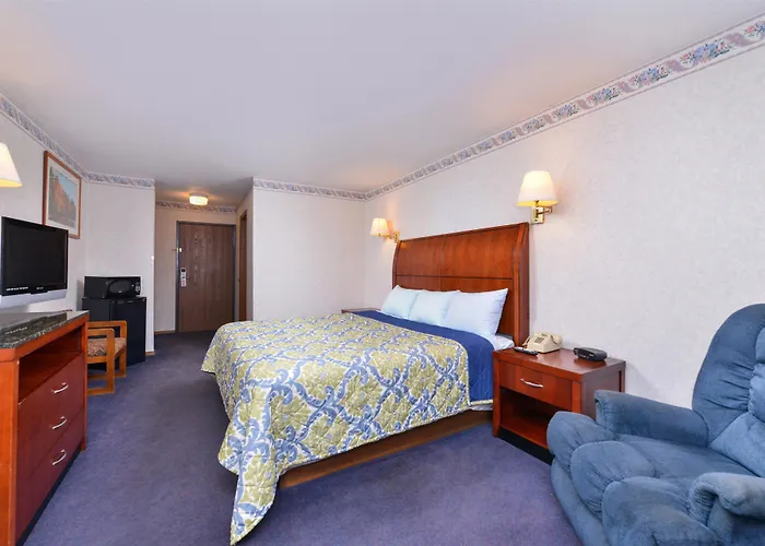 Decatur Hotels