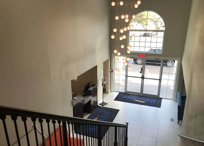 Lake Park Hotels