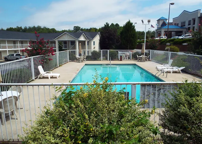 Days Inn By Wyndham Dahlonega University Area