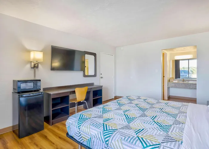 Mount Jackson Hotels