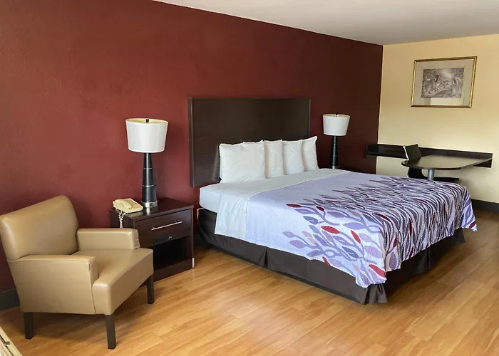Red Roof Inn & Suites Cleveland, Tn