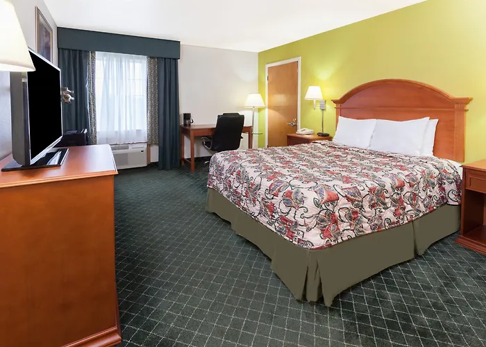 Days Inn By Wyndham Shawnee