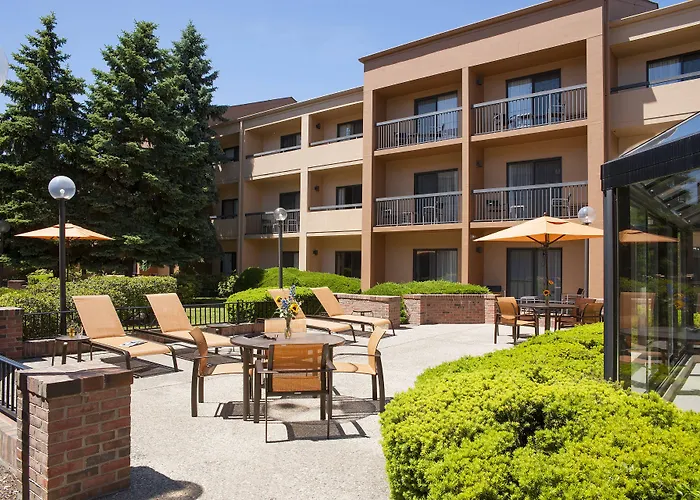 Courtyard Chicago Glenview/Northbrook Hotel