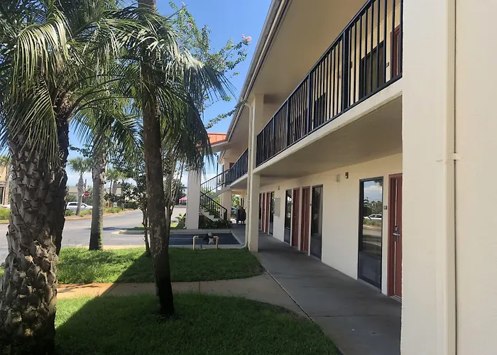 Days Inn & Suites By Wyndham Navarre - Near Beaches Hurlburt