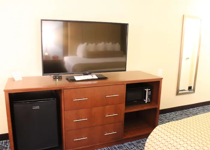 Hannibal City Center Hotels