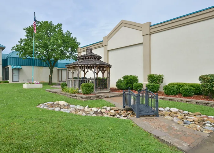 Days Inn By Wyndham Pittsburg Ks