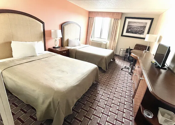 Wickliffe Hotels