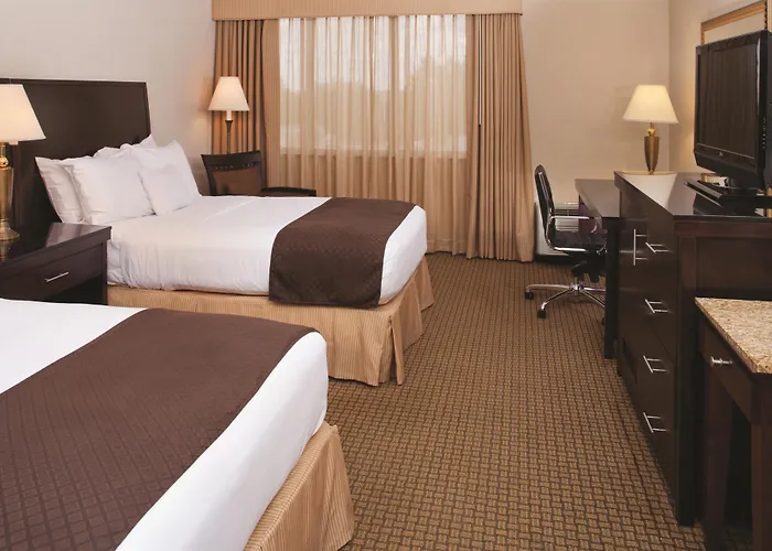Wyndham Independence Hotel