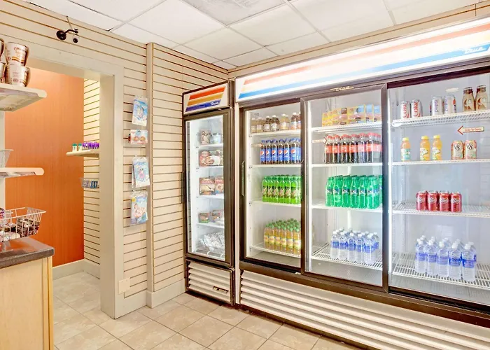 Ramada By Wyndham West Memphis Hotel