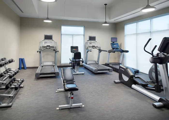 Courtyard By Marriott Fayetteville
