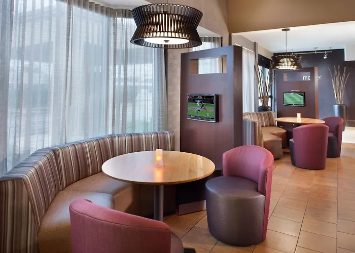 Courtyard By Marriott Fayetteville