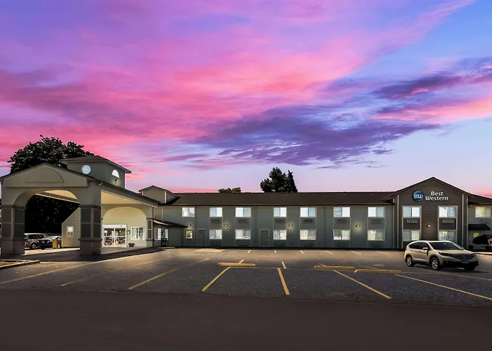 Cottage Grove Hotels