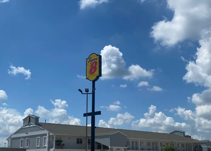 Super 8 By Wyndham Terrell Hotel