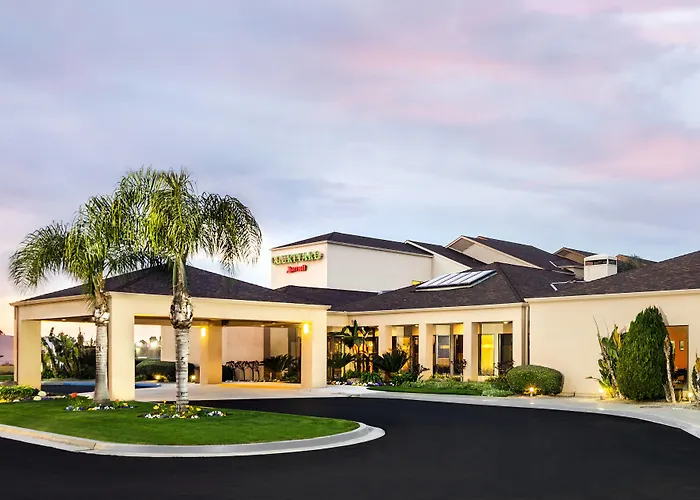 Courtyard By Marriott Fresno Hotel