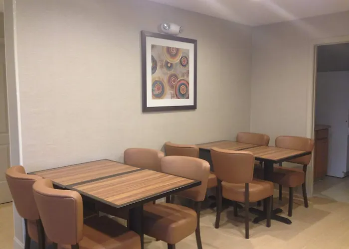Hinesville Hotels