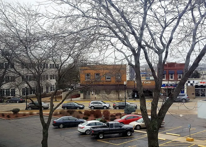 Wyndham Garden Kenosha Harborside Hotel
