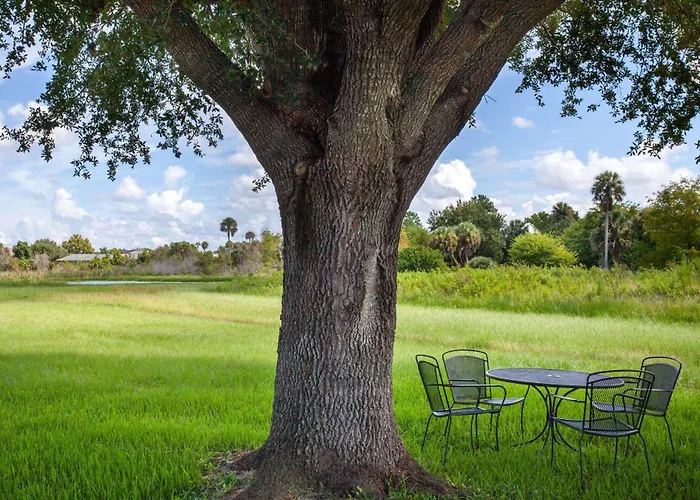 Deltona Hotels