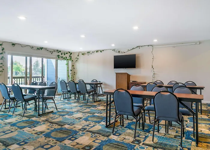 Cheboygan Hotels