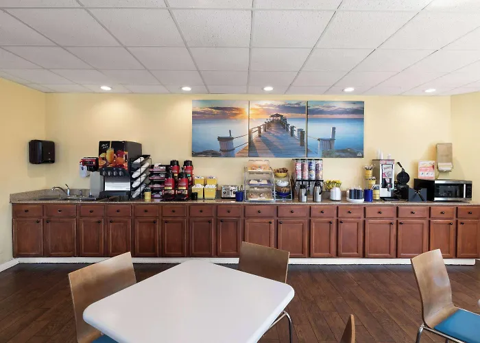 Days Inn By Wyndham Biloxi Beach