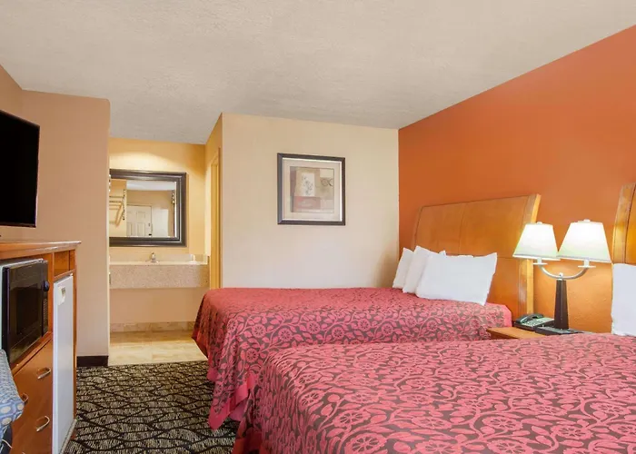 Centerville Hotels