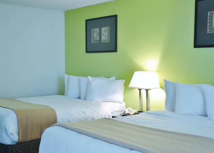 Travelodge By Wyndham Lincoln Northeast