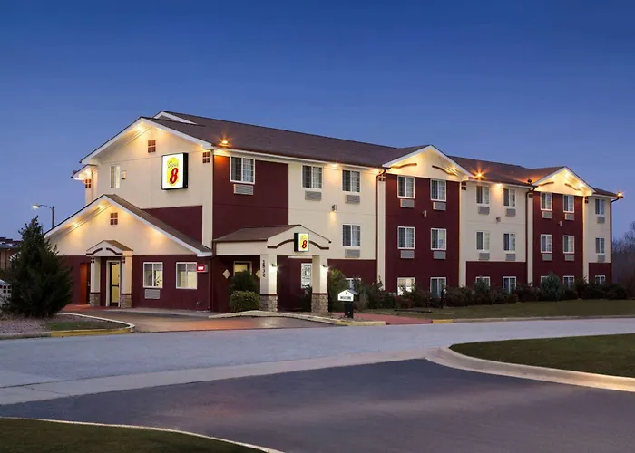 Super 8 By Wyndham Joplin Hotel