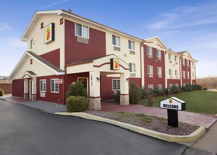 Super 8 By Wyndham Joplin Hotel